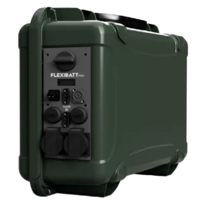 Nærbilde av Flexbatt Pro, et kraftig batteri plassert i en robust Nanuk-koffert. Bildet viser tydelige tilkoblingspunkter.